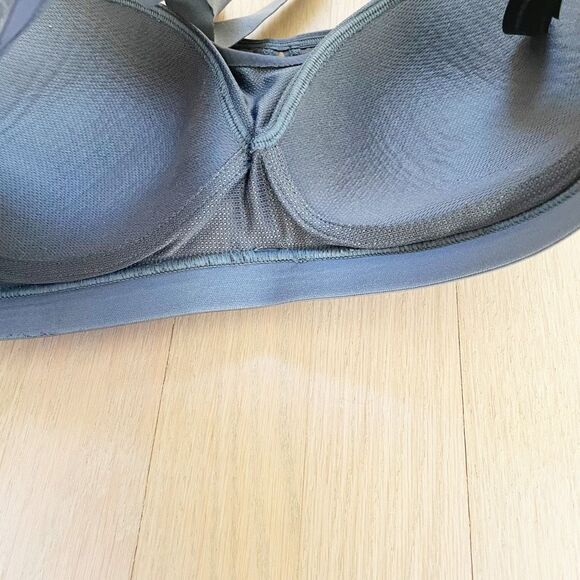 BUY 1 GET 1 FREE Victorias Secret 36D gray “Lightweight sports bra” - Picture 8 of 9